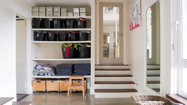 Transform Your Linen Closet with Smart Organizers: A Must-Have Solution
