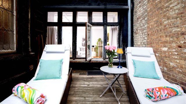 Transform Your Summer Dining with Innovative Floral Arrangements
