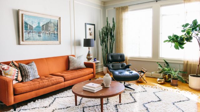 Unmissable Deals on Vintage Sofas Just in Time for Summer Celebrations