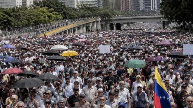 Protests Erupt Across Venezuela as Retired Telecom Workers Fight for Benefits